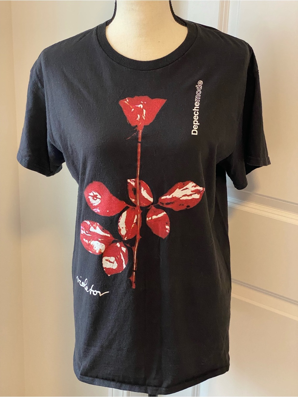 Official Depeche Mode Violator T-Shirt Short Sleeve Black Red Rose Graphic Large